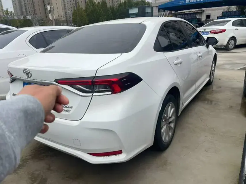 2023 TOYOTA COROLLA thumbnail 2