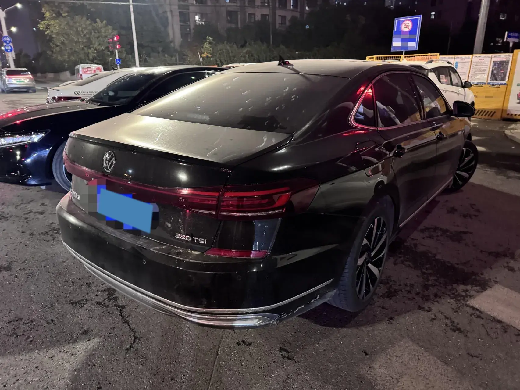 2024 VOLKSWAGEN PASSAT thumbnail 4