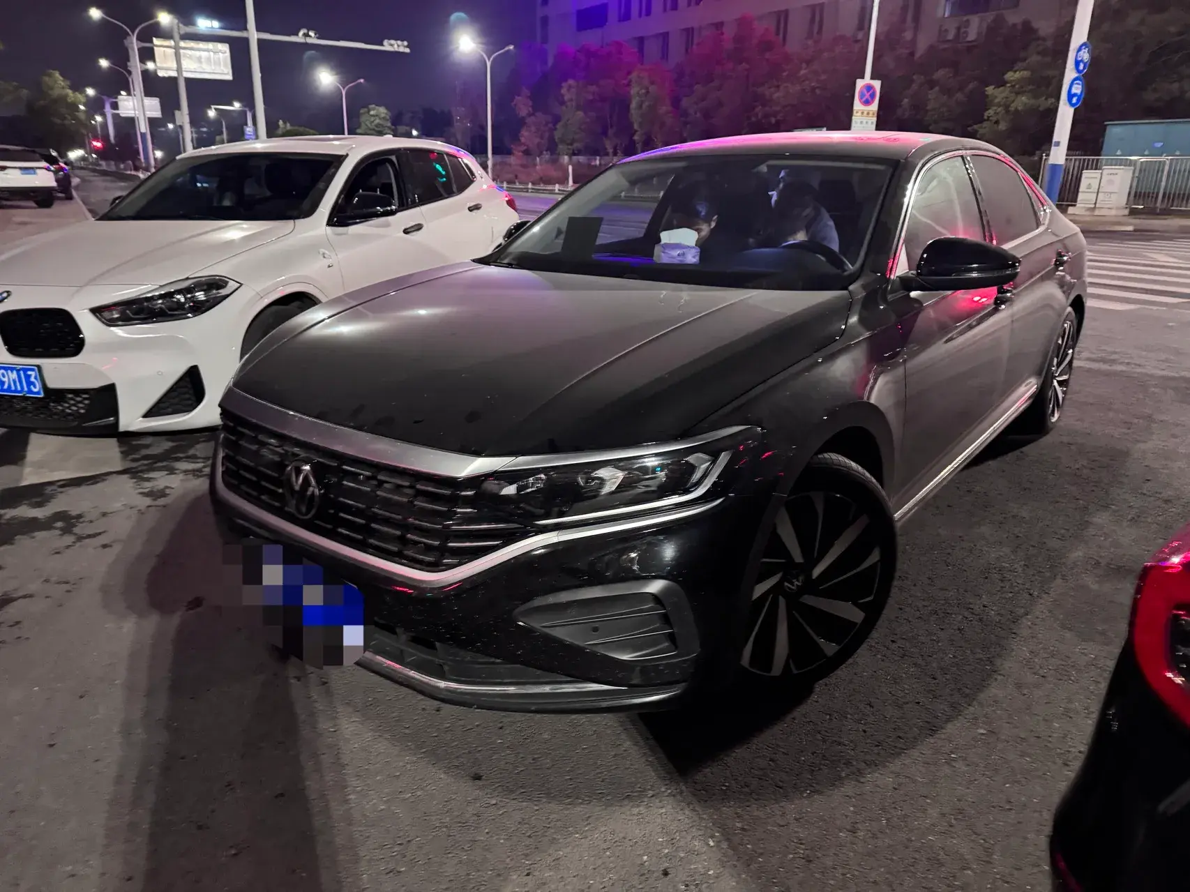 2024 VOLKSWAGEN PASSAT view 1