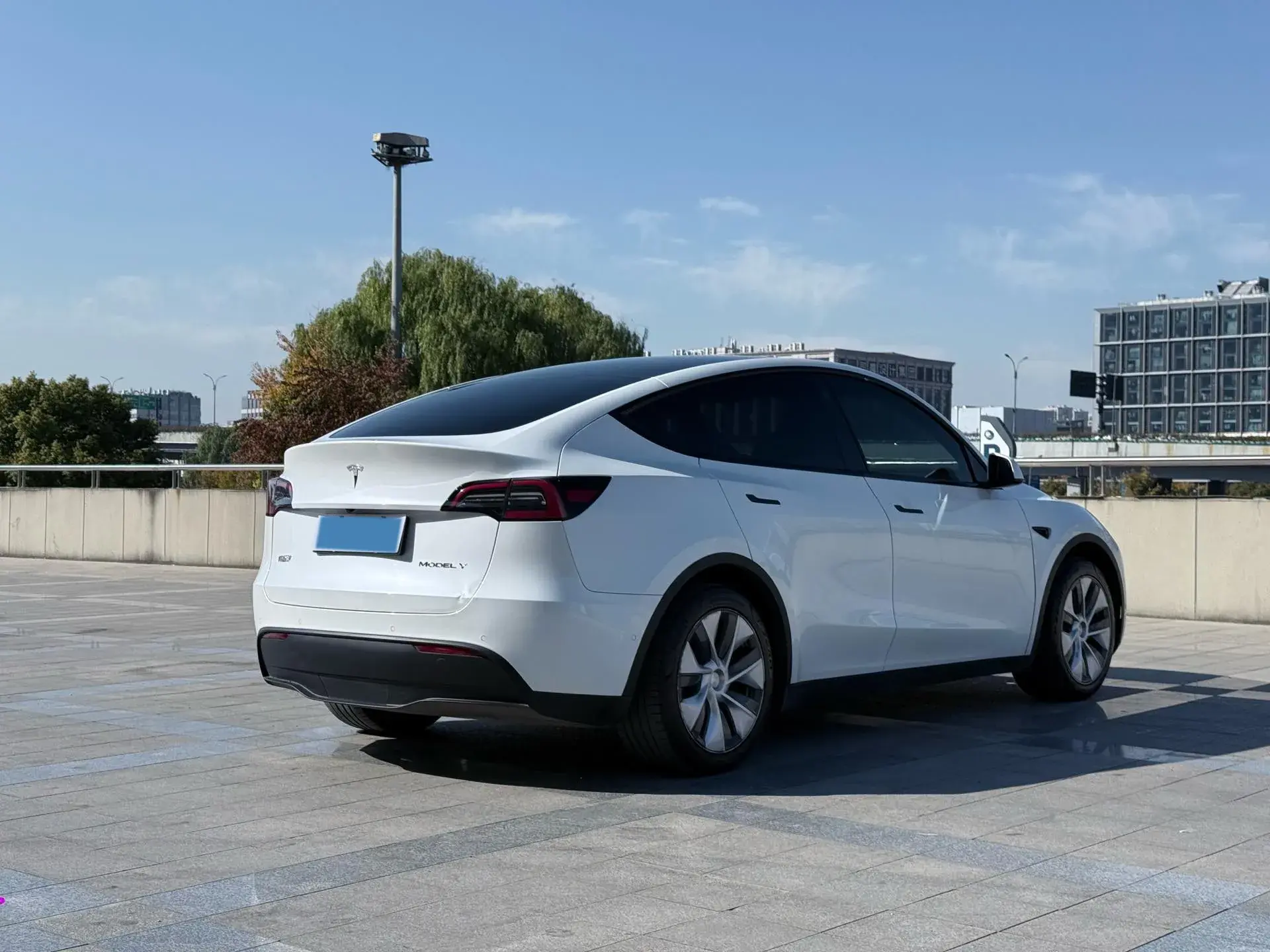 2022 TESLA MODEL thumbnail 4