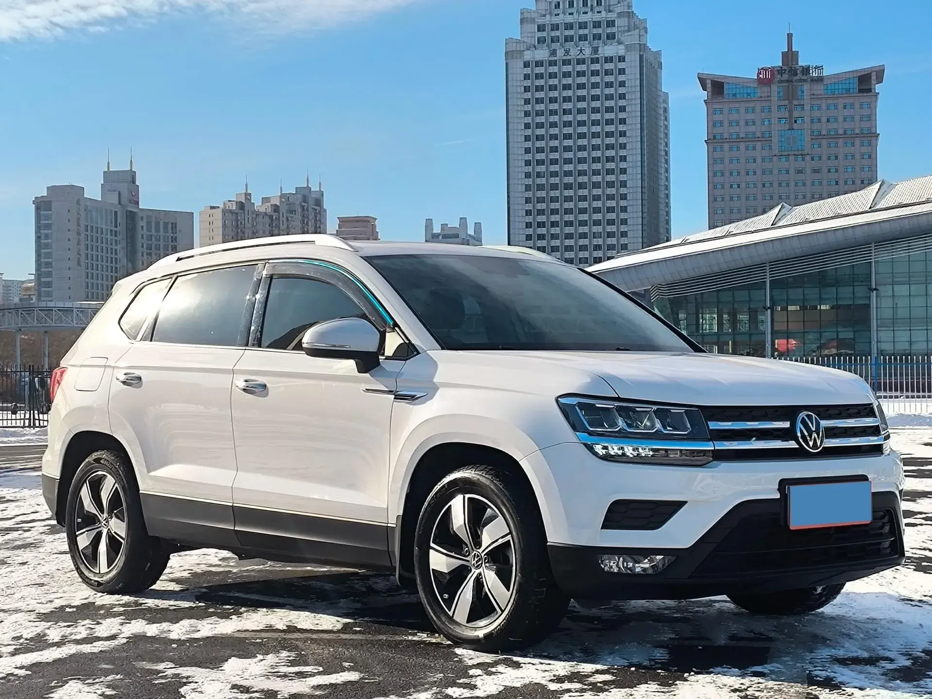 2021 VOLKSWAGEN THARU thumbnail 3