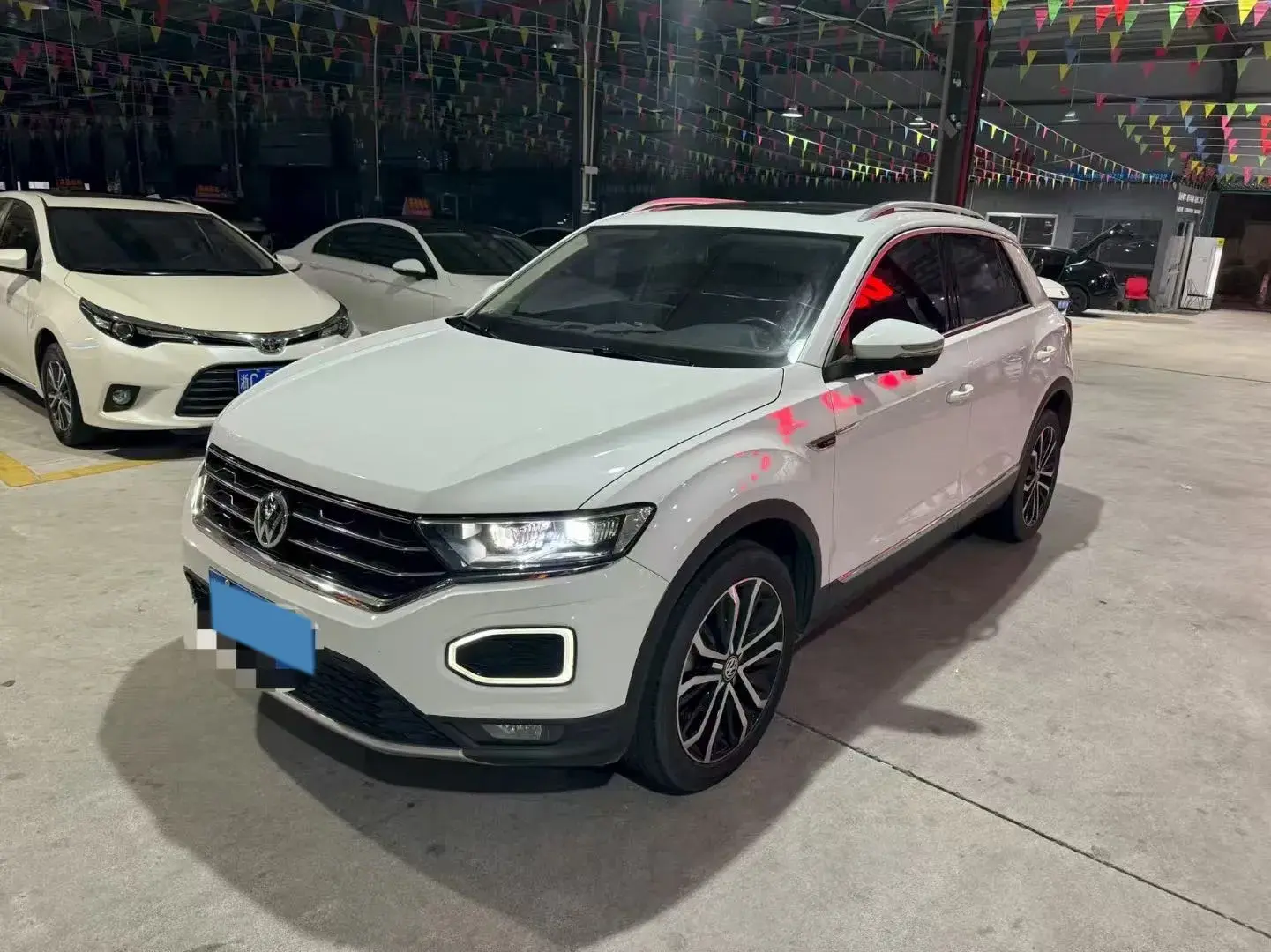 2020 VOLKSWAGEN T-ROC view 1
