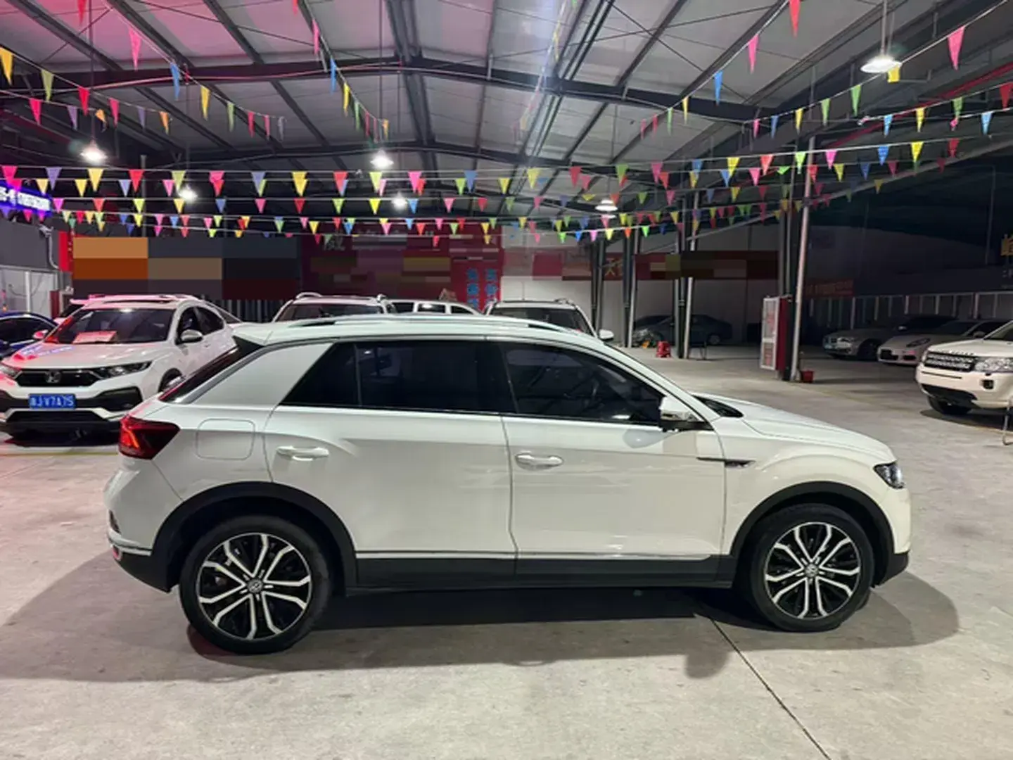 2020 VOLKSWAGEN T-ROC thumbnail 4