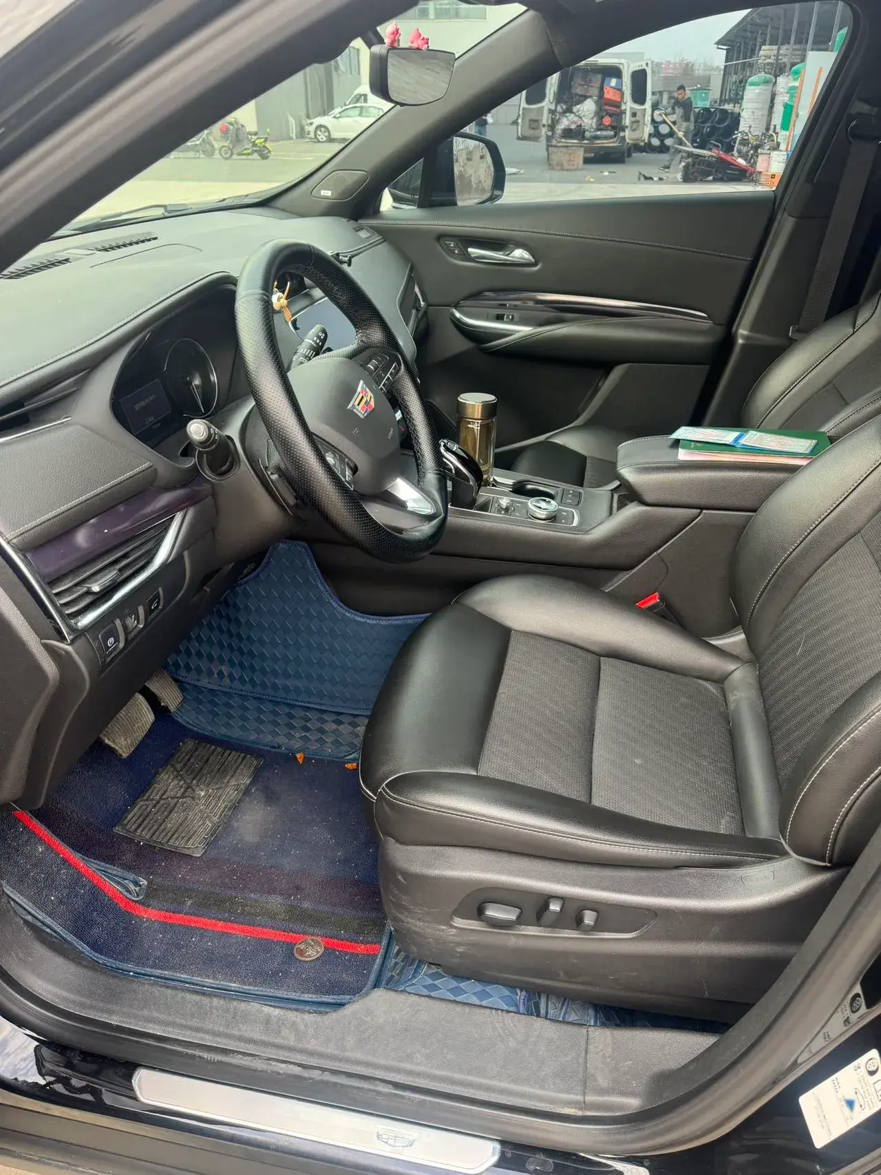 2022 CADILLAC XT4 thumbnail 4