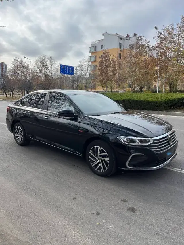 2023 VOLKSWAGEN LAVIDA thumbnail 3