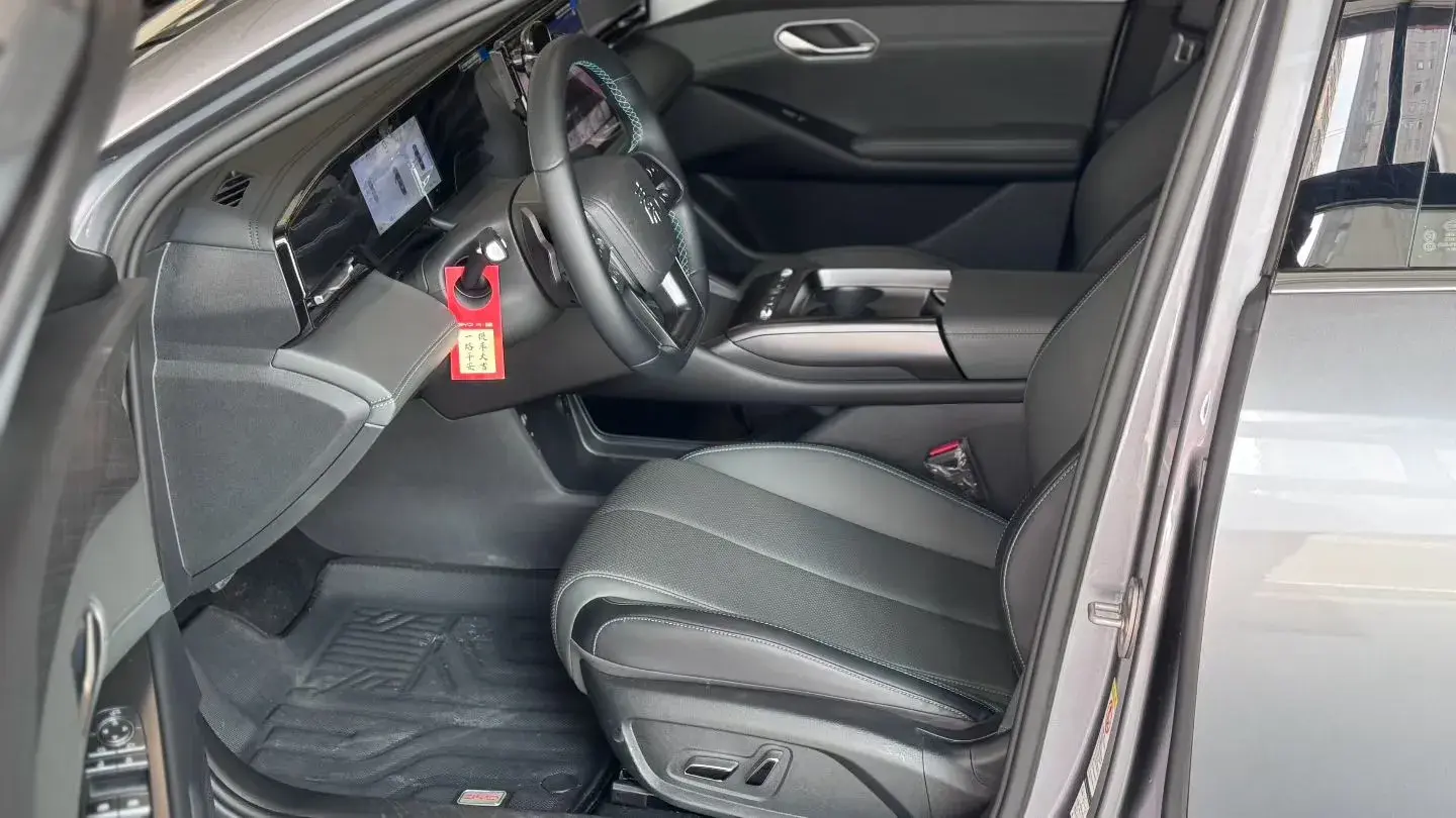 2025 BYD QINL thumbnail 3