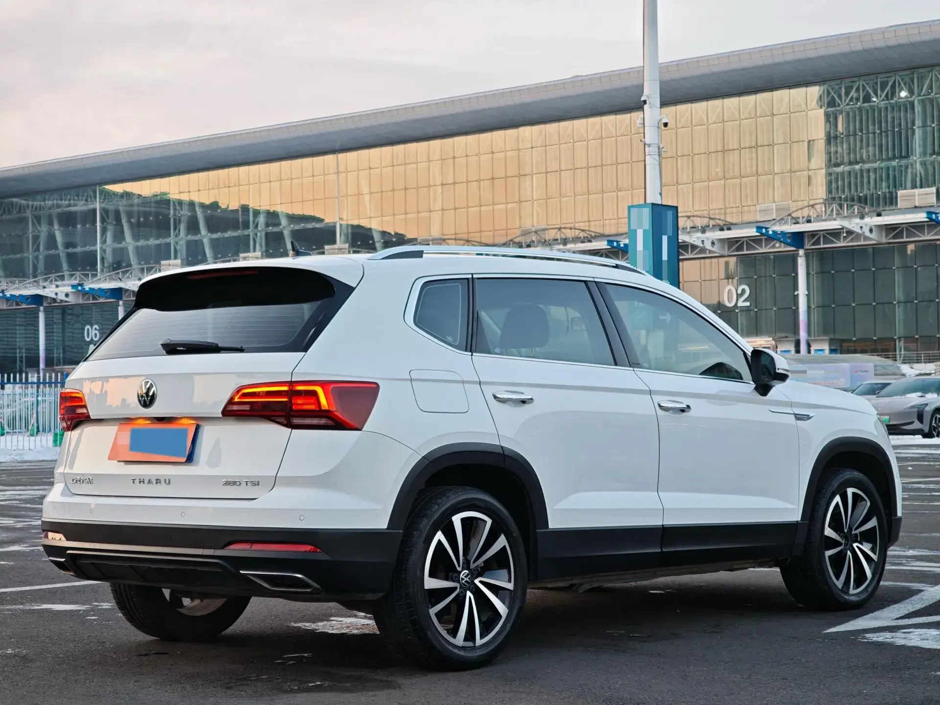 2021 VOLKSWAGEN THARU thumbnail 4