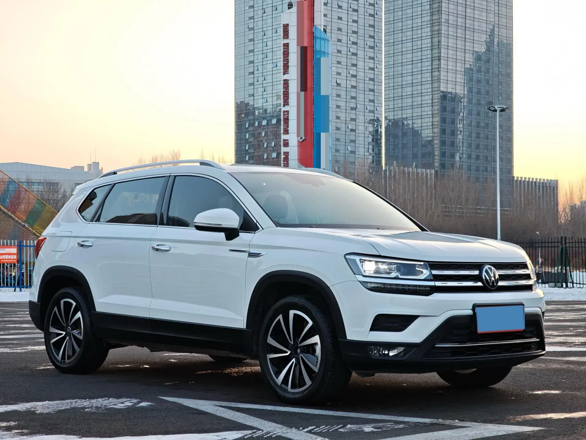 2021 VOLKSWAGEN THARU thumbnail 3