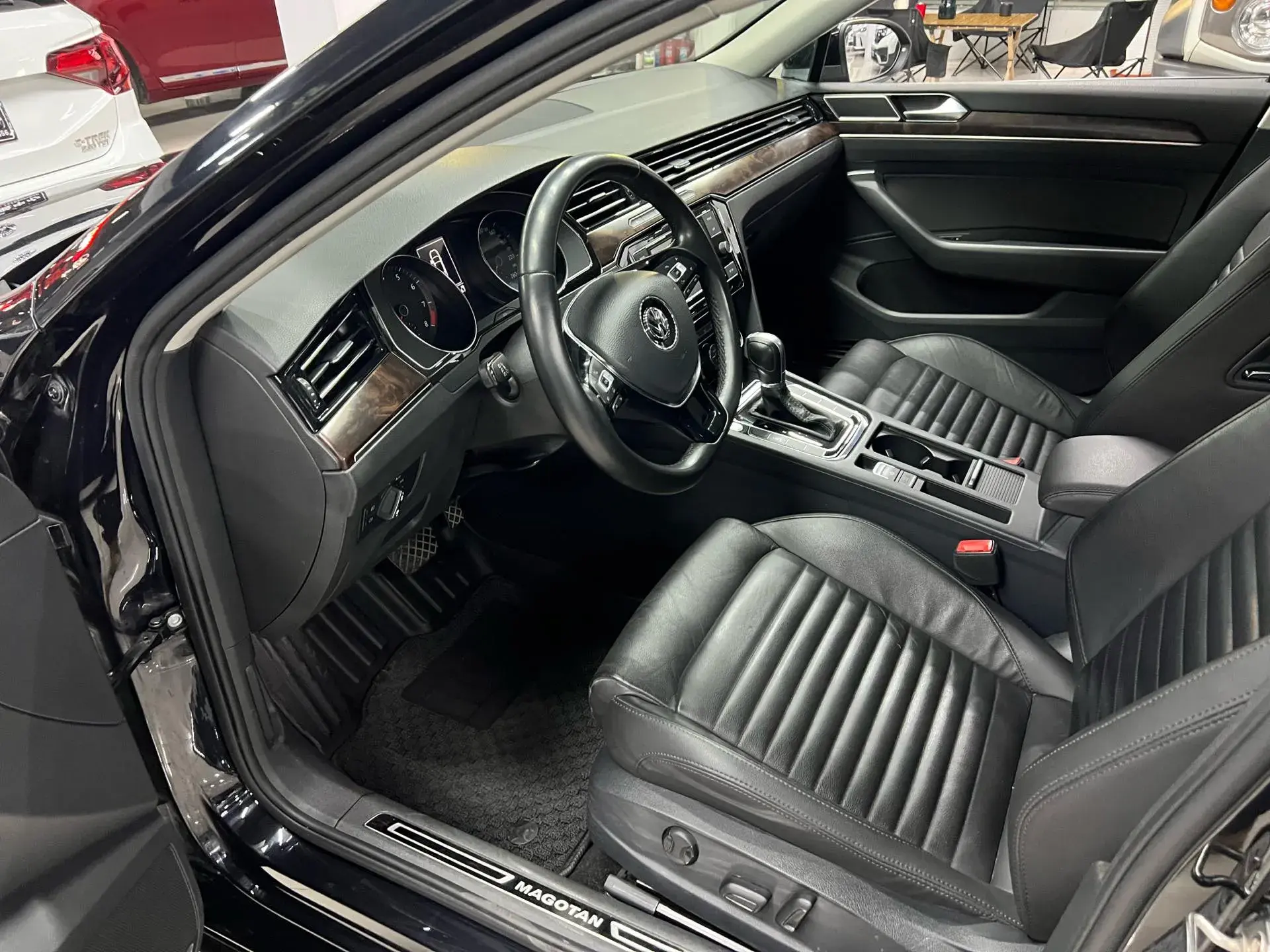 2018 VOLKSWAGEN MAGOTAN thumbnail 3