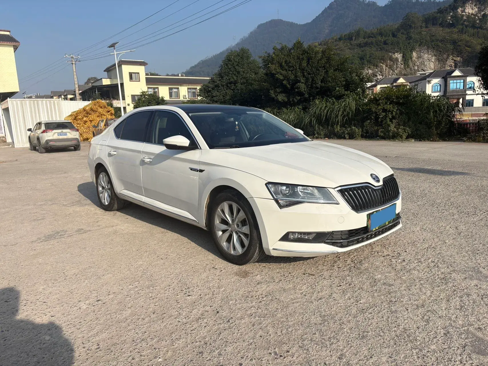 2018 SKODA SUPERB thumbnail 2