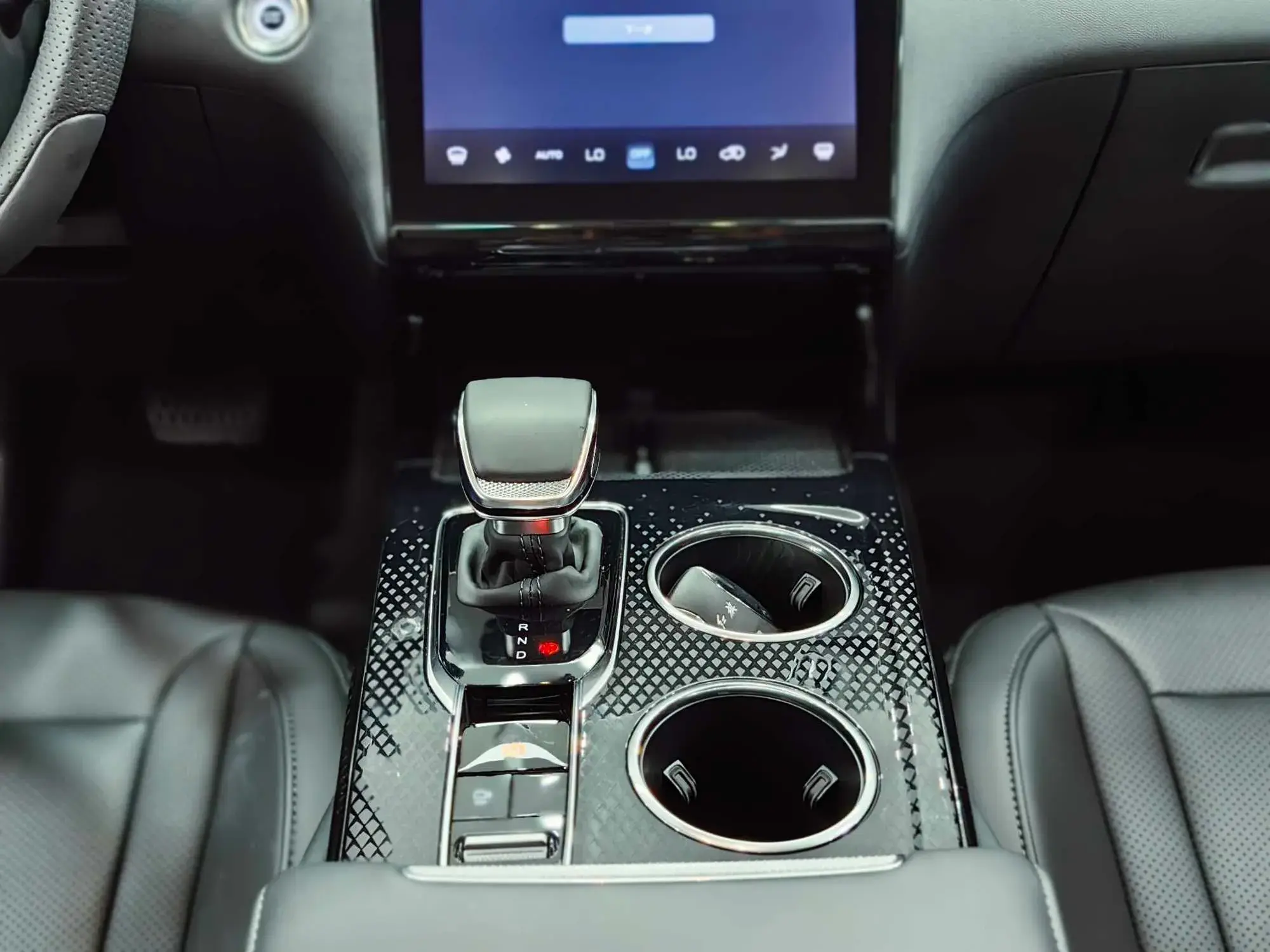 2024 HONGQI HS3 thumbnail 2