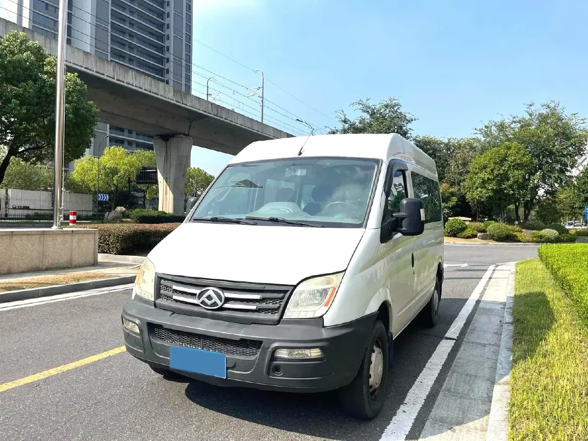 2020 MAXUS XinTu V80 2.5T 136HP L4 6MT