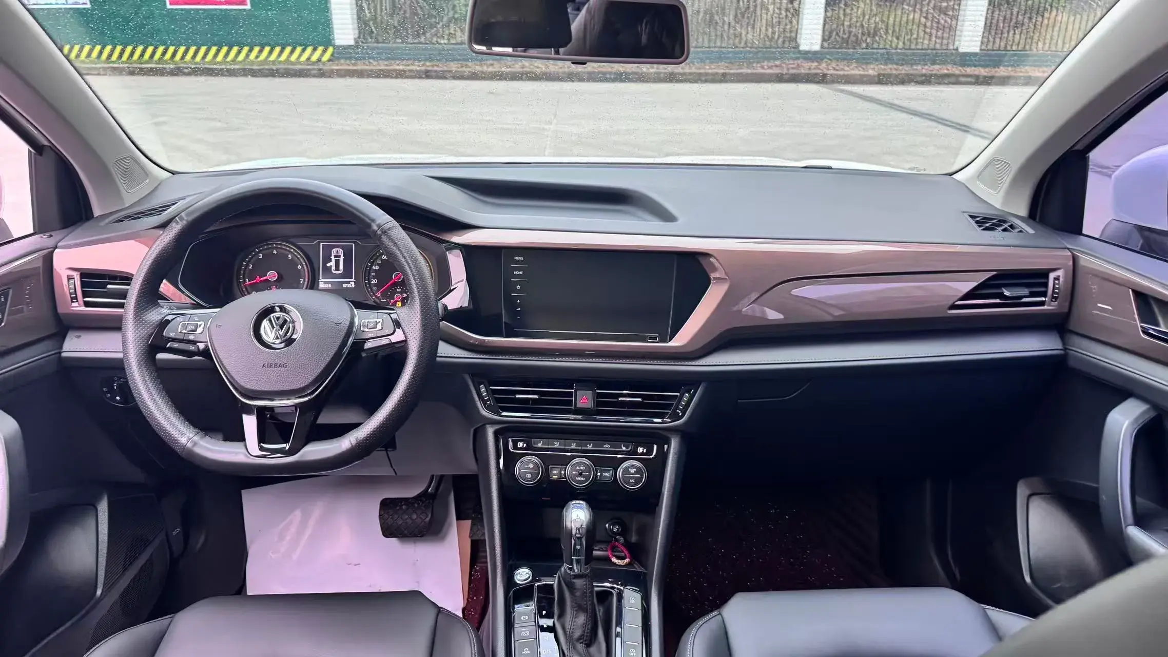 2020 VOLKSWAGEN THARU thumbnail 4