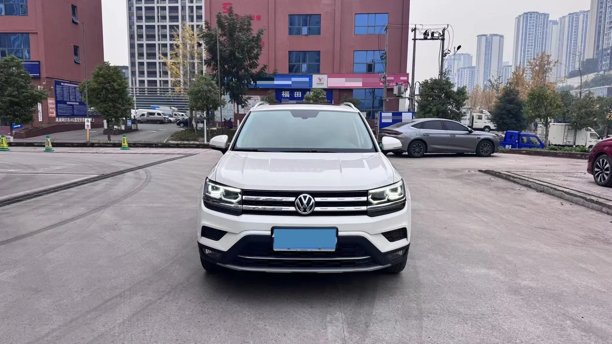 2020 VOLKSWAGEN THARU thumbnail 2