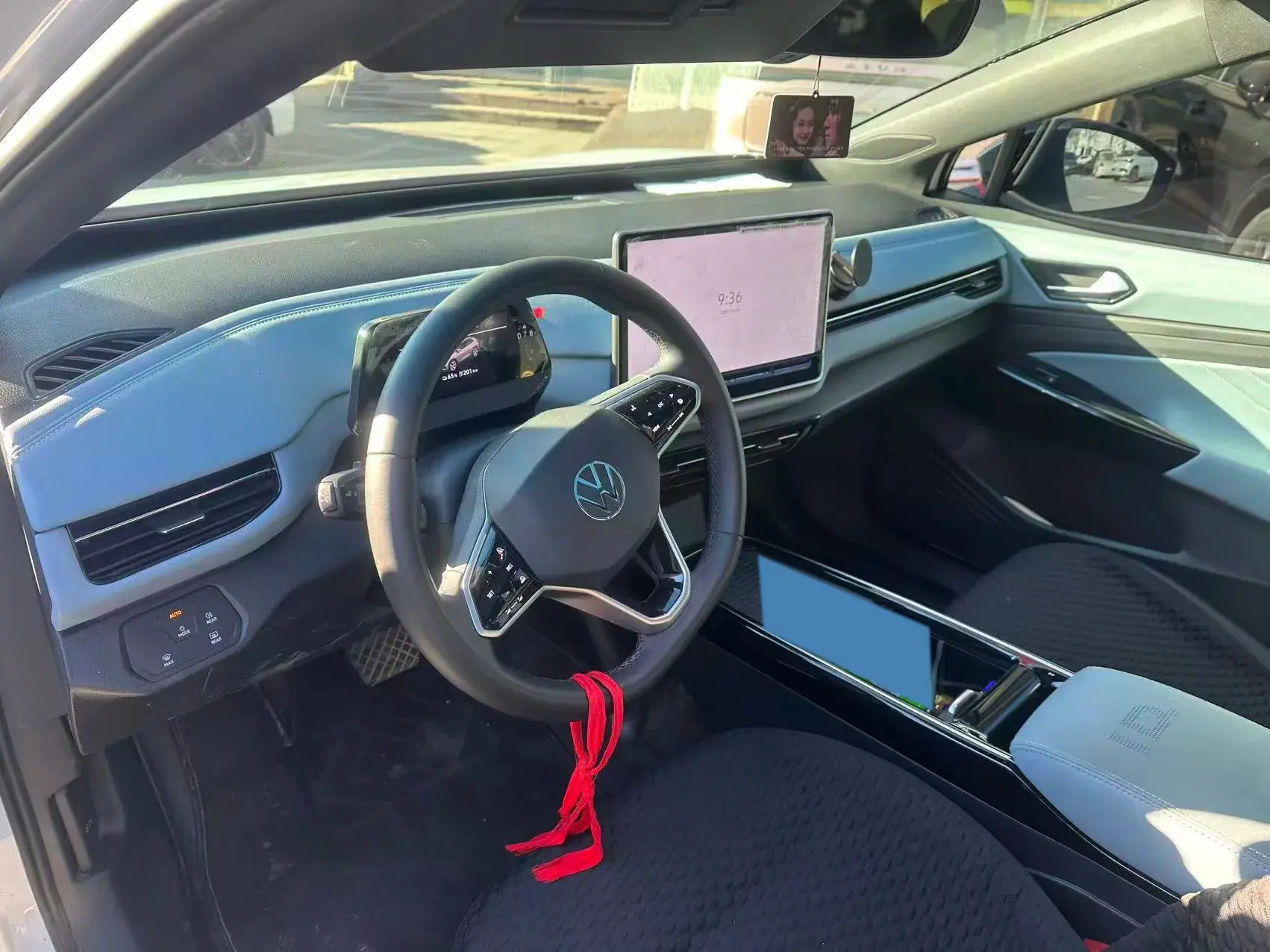 2025 VOLKSWAGEN ID.4 thumbnail 4