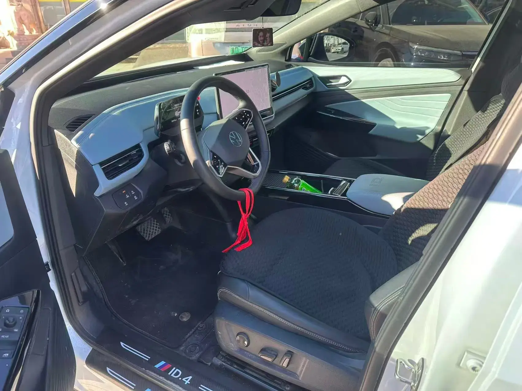 2025 VOLKSWAGEN ID.4 thumbnail 3