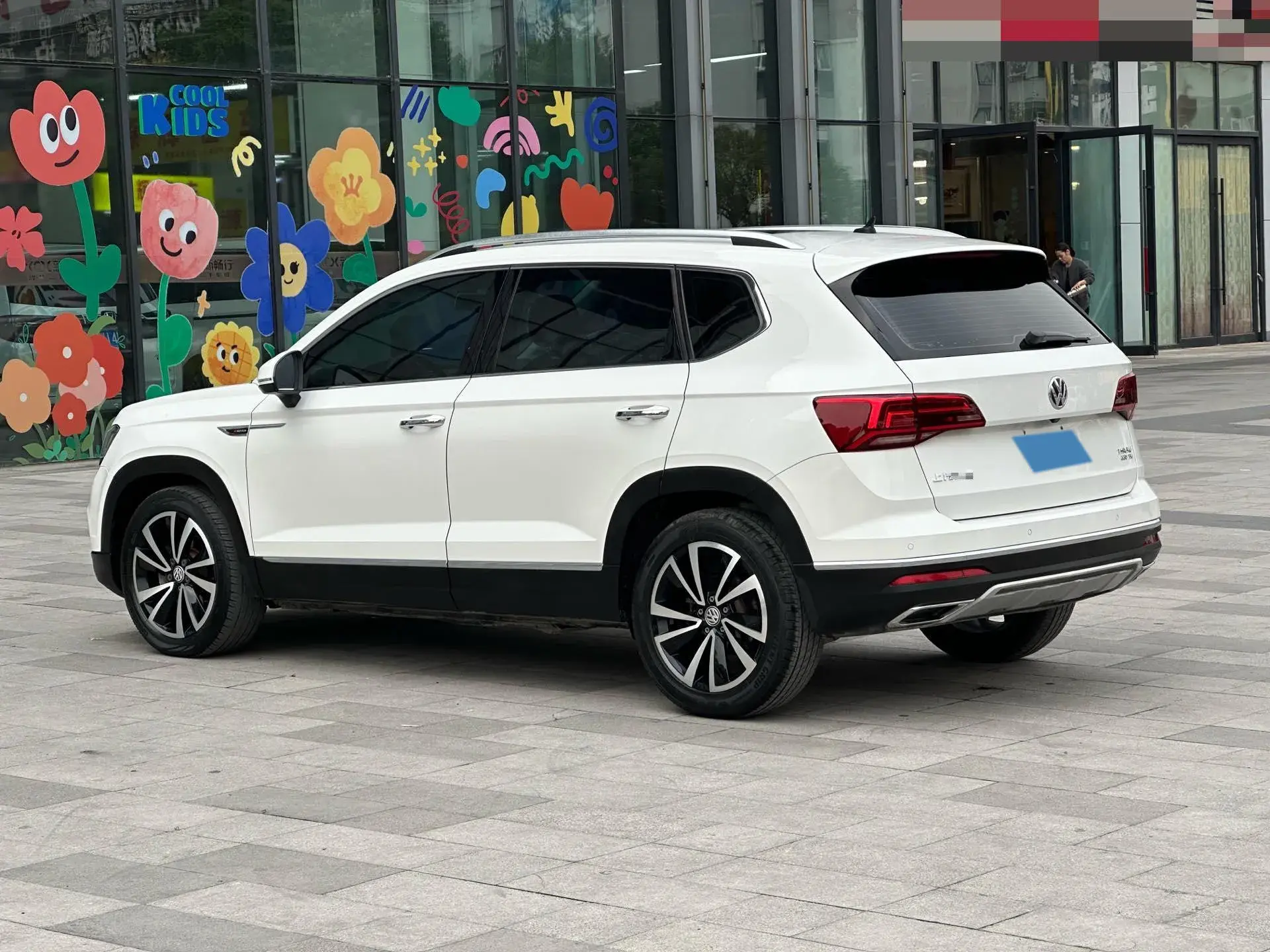 2020 VOLKSWAGEN THARU thumbnail 4