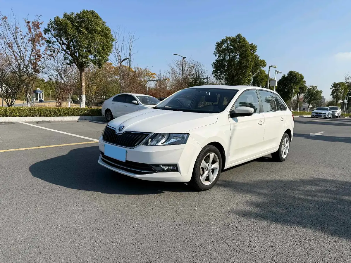 2018 Skoda Rapid Spaceback 1.6L 110HP L4 6AT