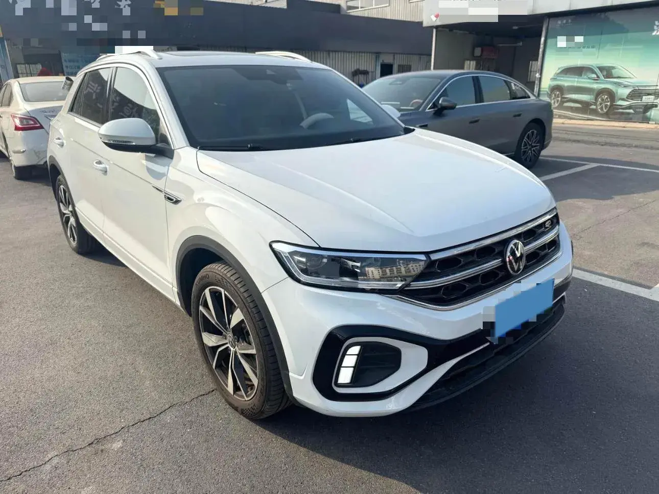 2024 VOLKSWAGEN T-ROC thumbnail 3