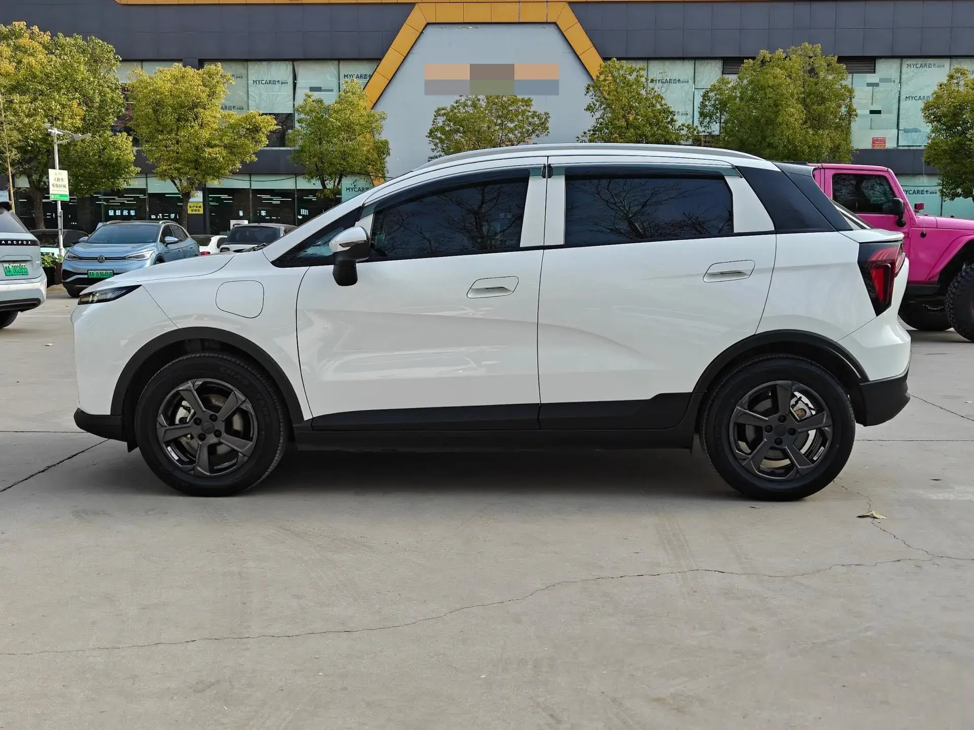 2024 GEOMETRY E thumbnail 3