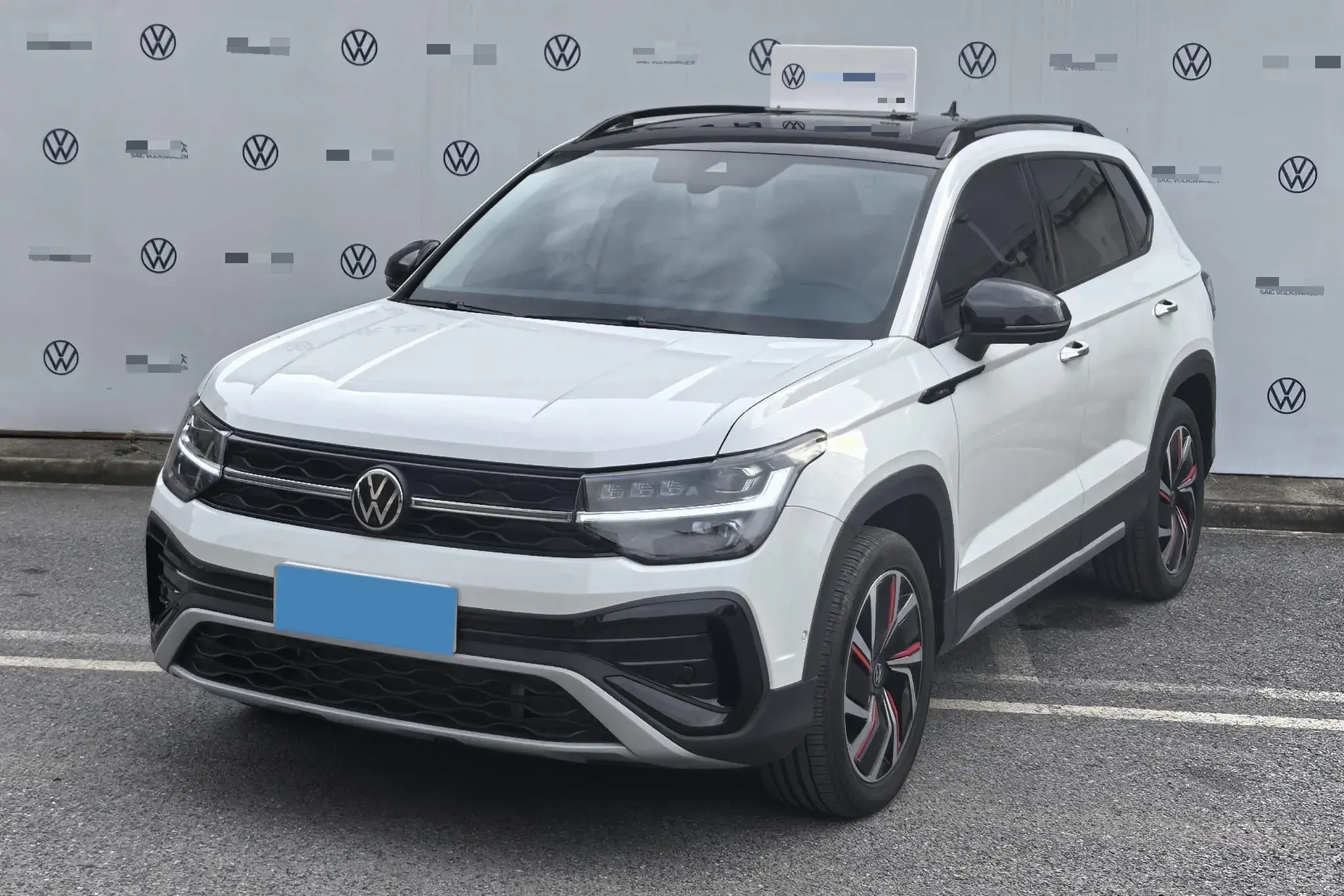 2024 VOLKSWAGEN THARU view 1