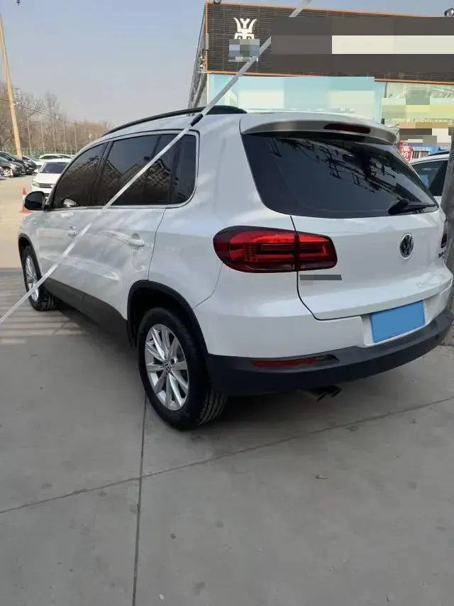 2016 VOLKSWAGEN TOURAN thumbnail 4