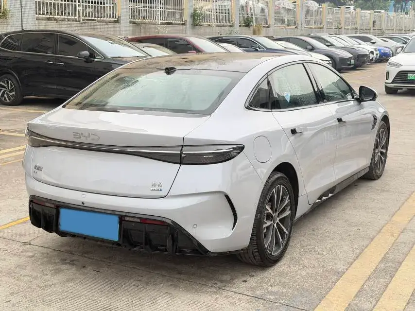 2025 BYD SEAL thumbnail 4