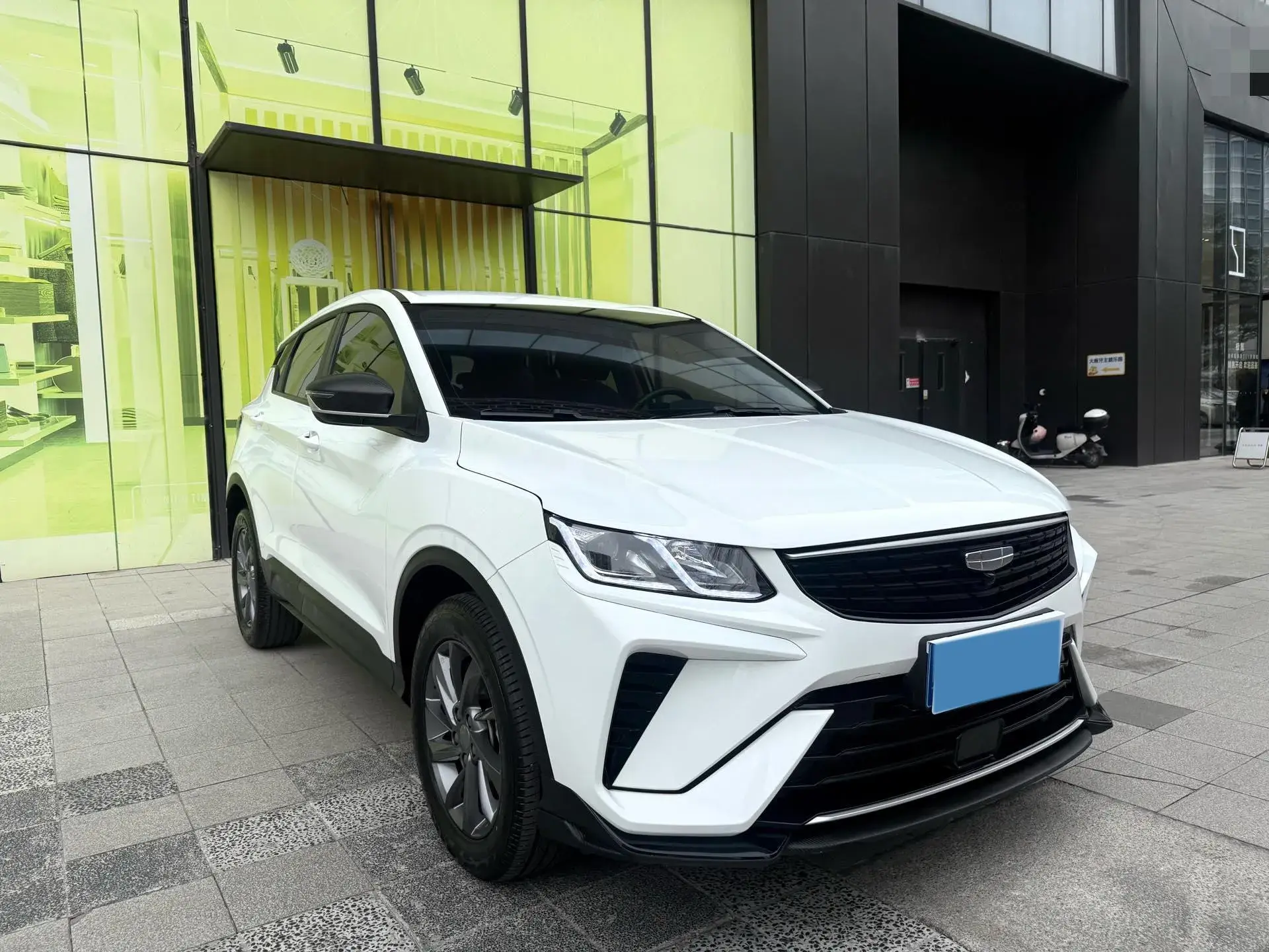 2025 GEELY COOLRAY thumbnail 3