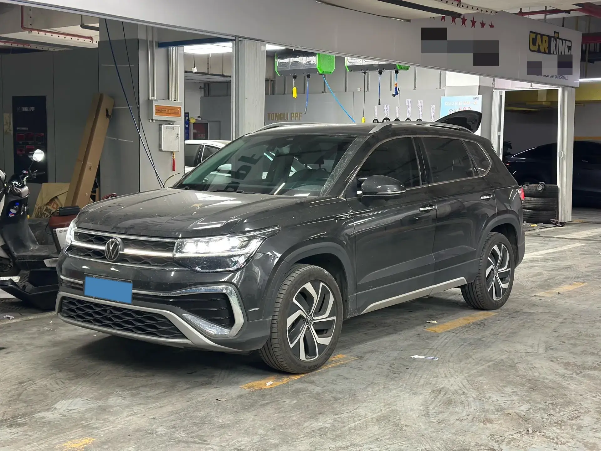 2023 VOLKSWAGEN THARU view 1