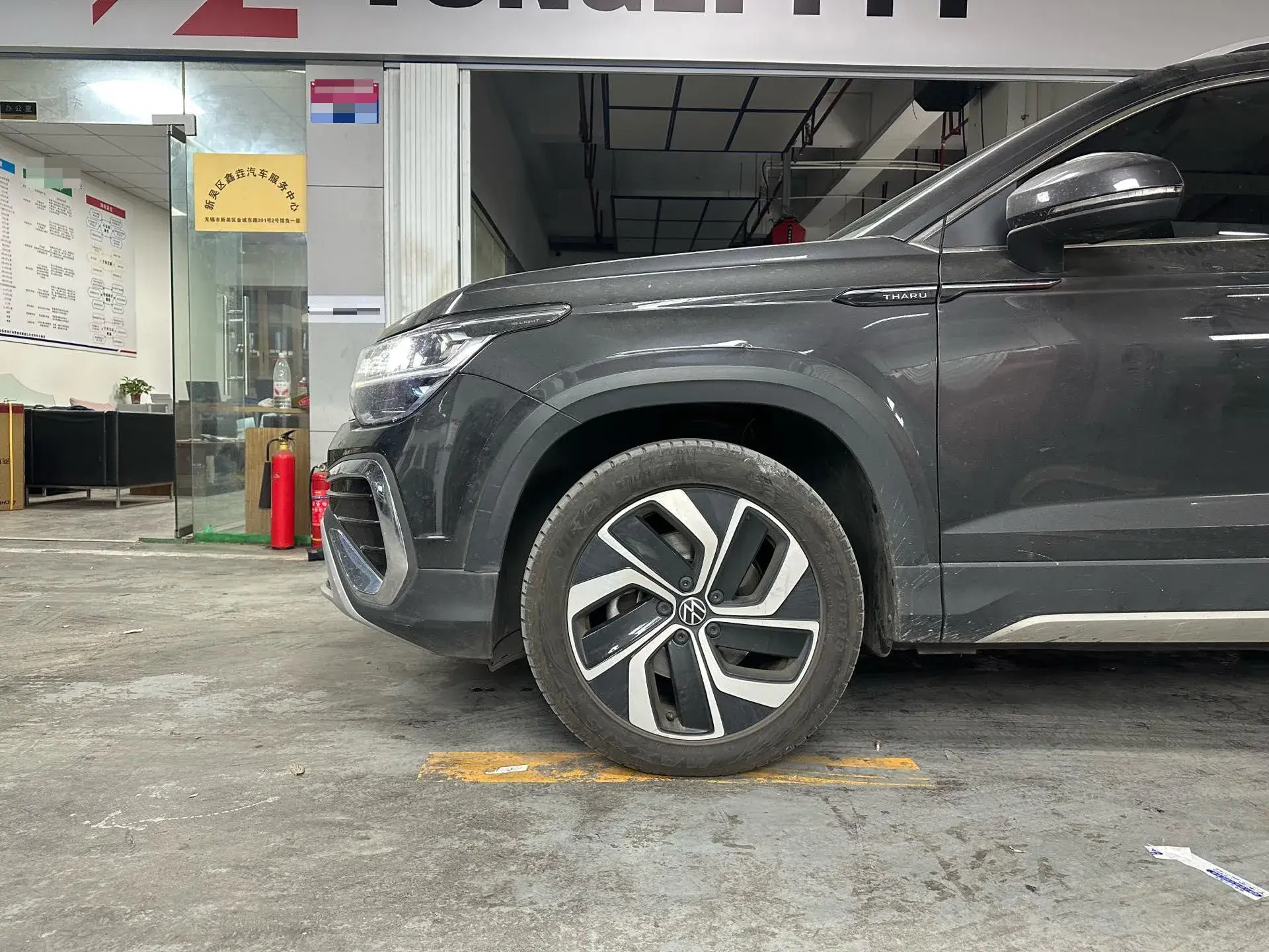 2023 VOLKSWAGEN THARU thumbnail 2