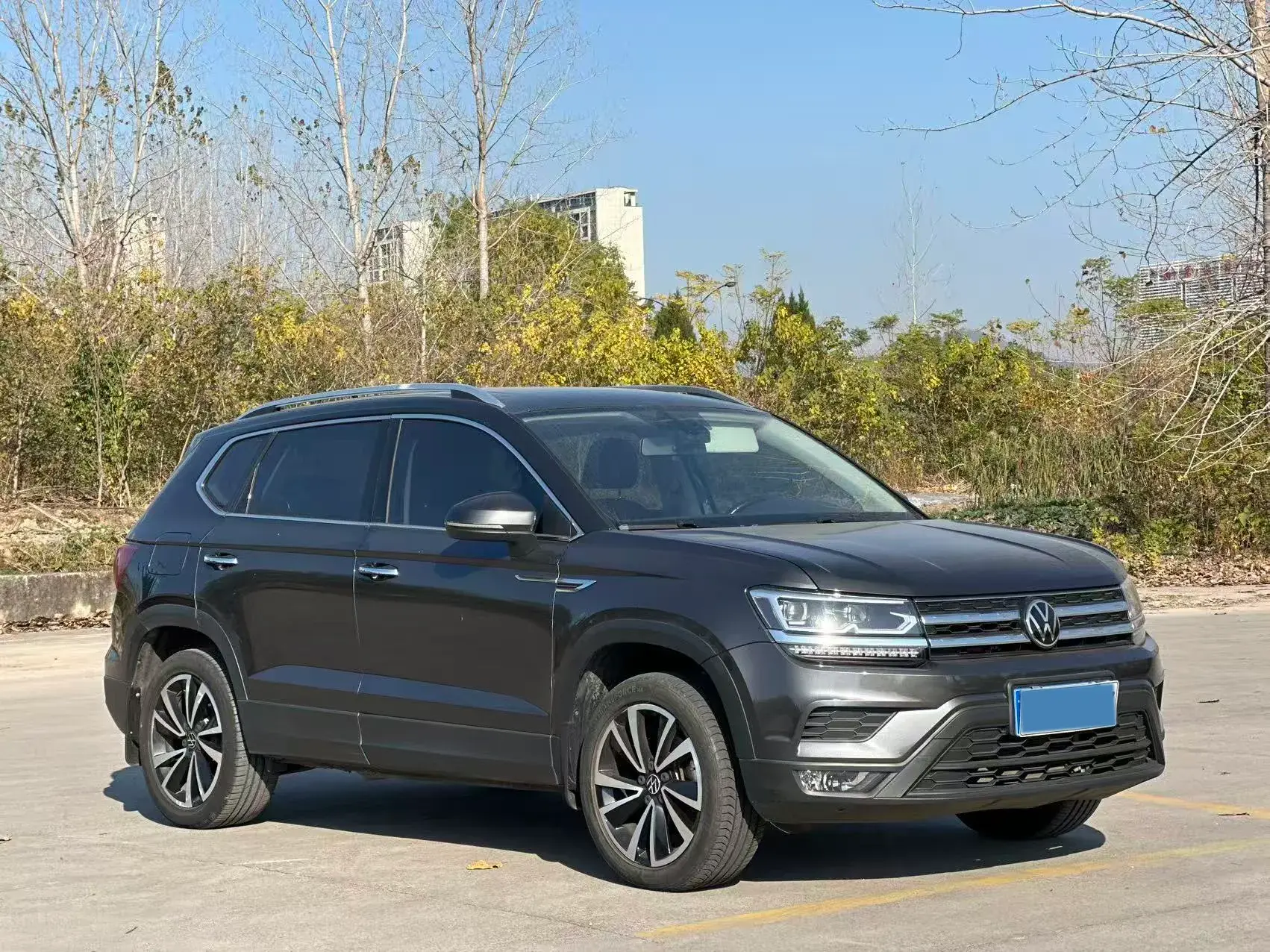 2021 VOLKSWAGEN THARU thumbnail 3