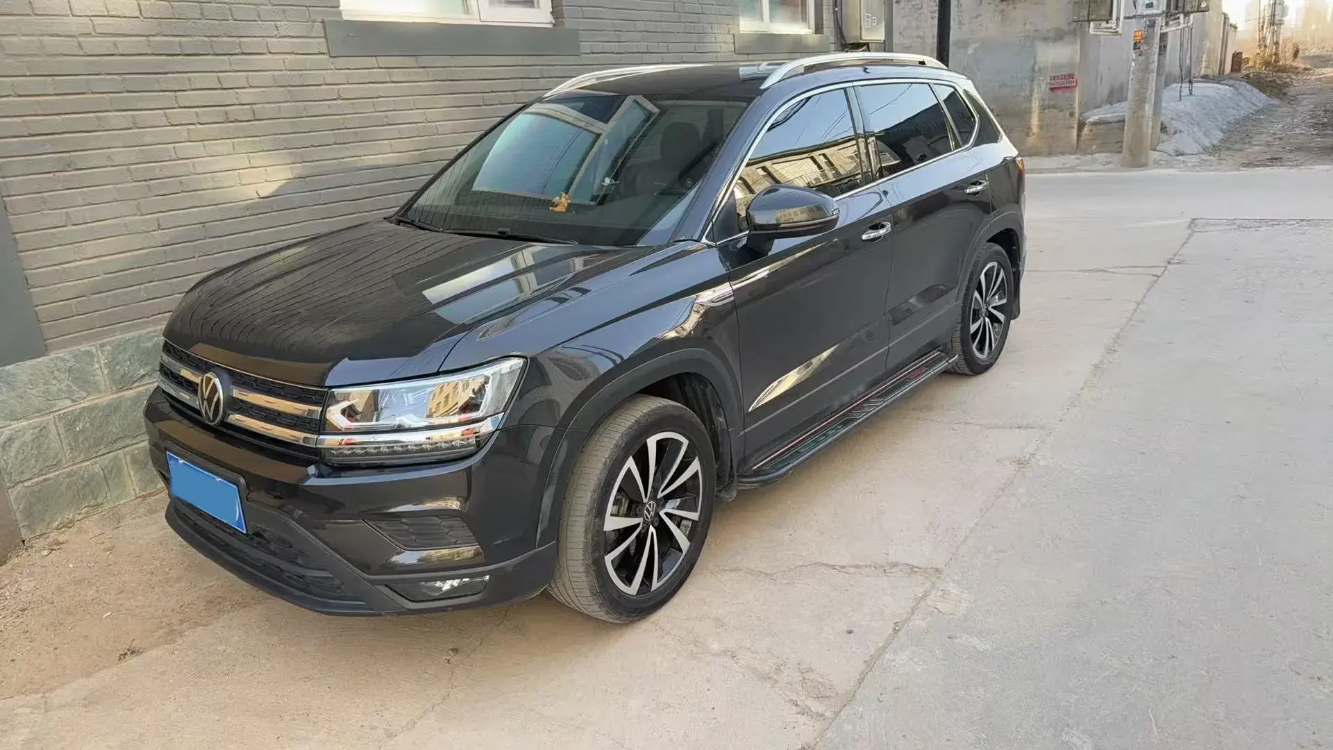 2021 VOLKSWAGEN THARU view 1