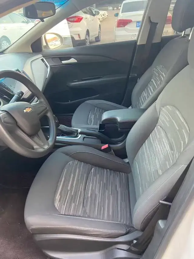 2019 CHEVROLET CAVALIER thumbnail 3