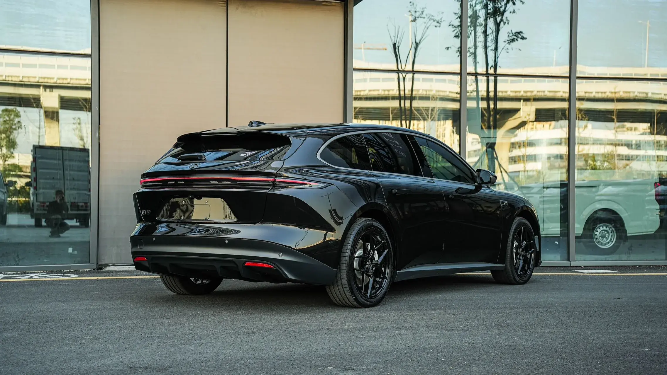 2023 NIO ET5T thumbnail 4