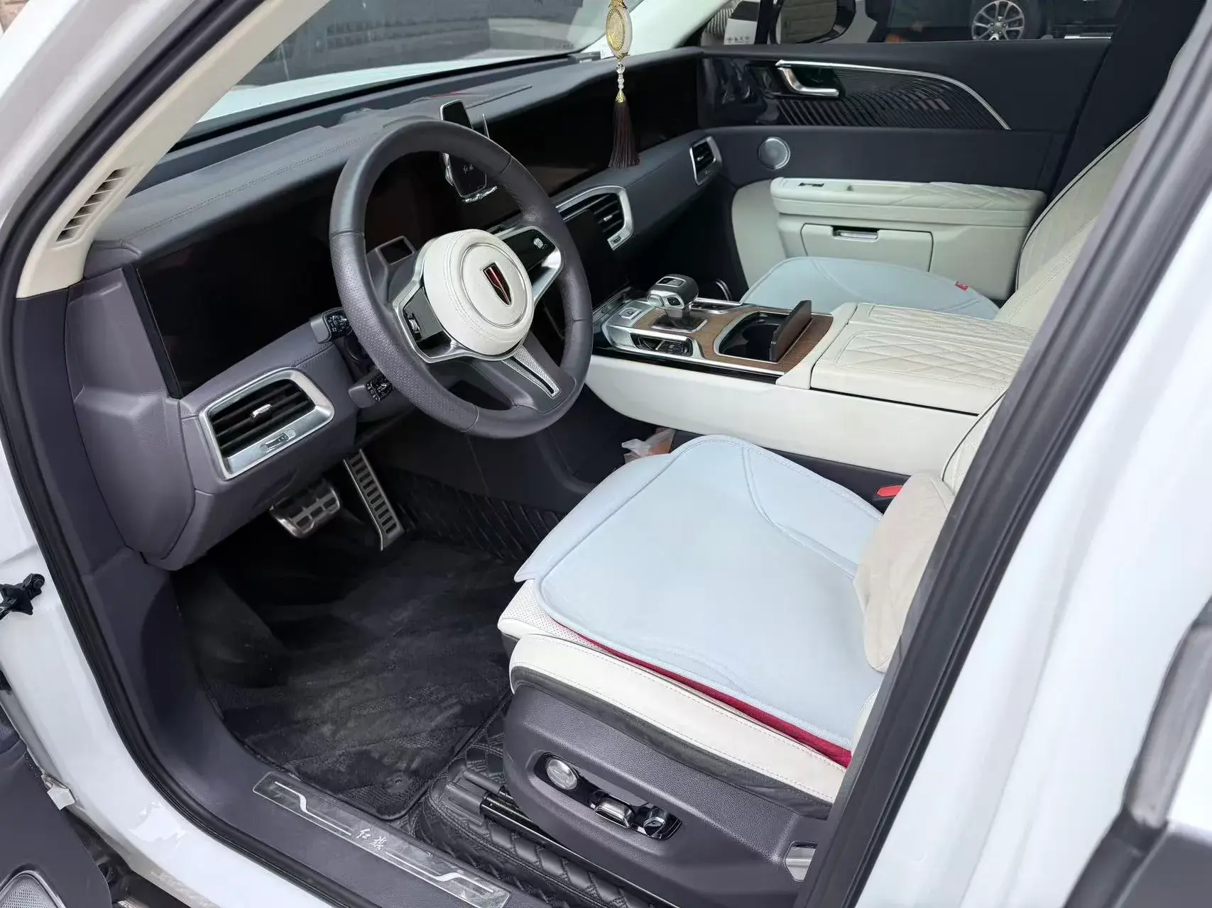 2022 HONGQI E-HS9 thumbnail 3