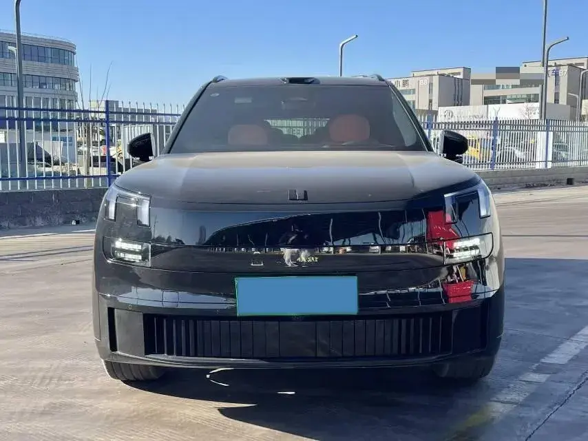 2025 LYNK&CO 900 thumbnail 2