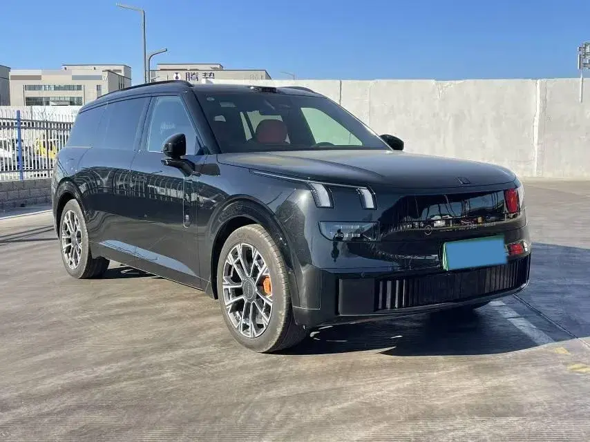 2025 LYNK&CO 900 thumbnail 3