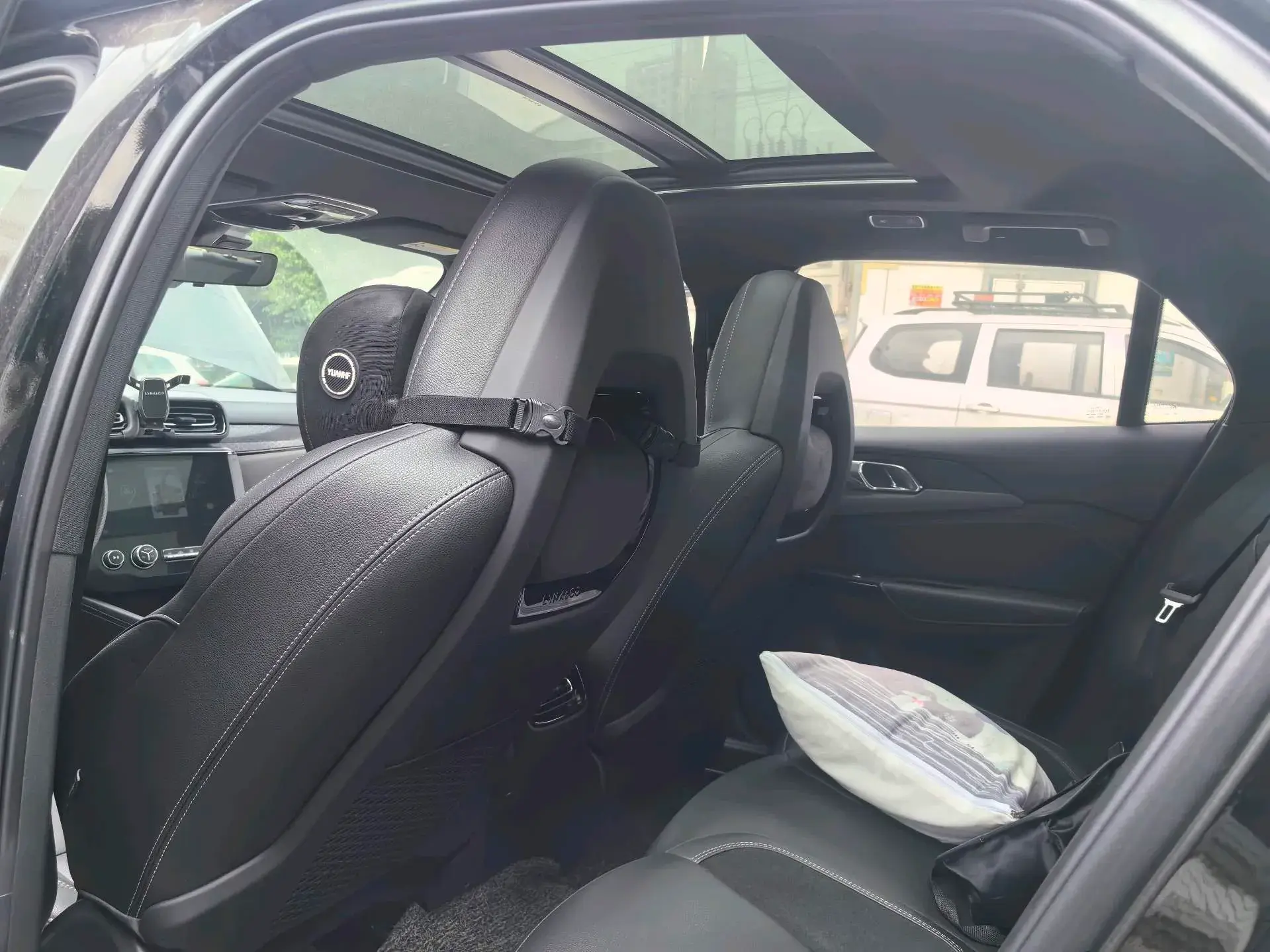 2021 LYNK&CO 03 thumbnail 4