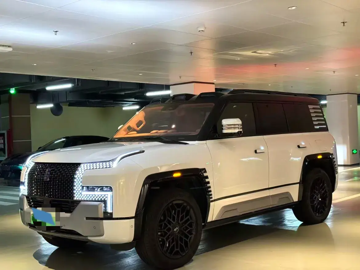 2023 YangWang U8 2.0T 272HP L4 REEV 49.05KWH