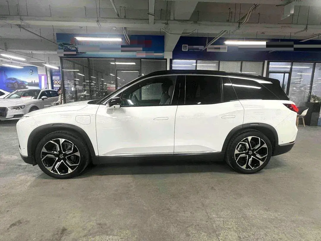2020 NIO ES8 thumbnail 3