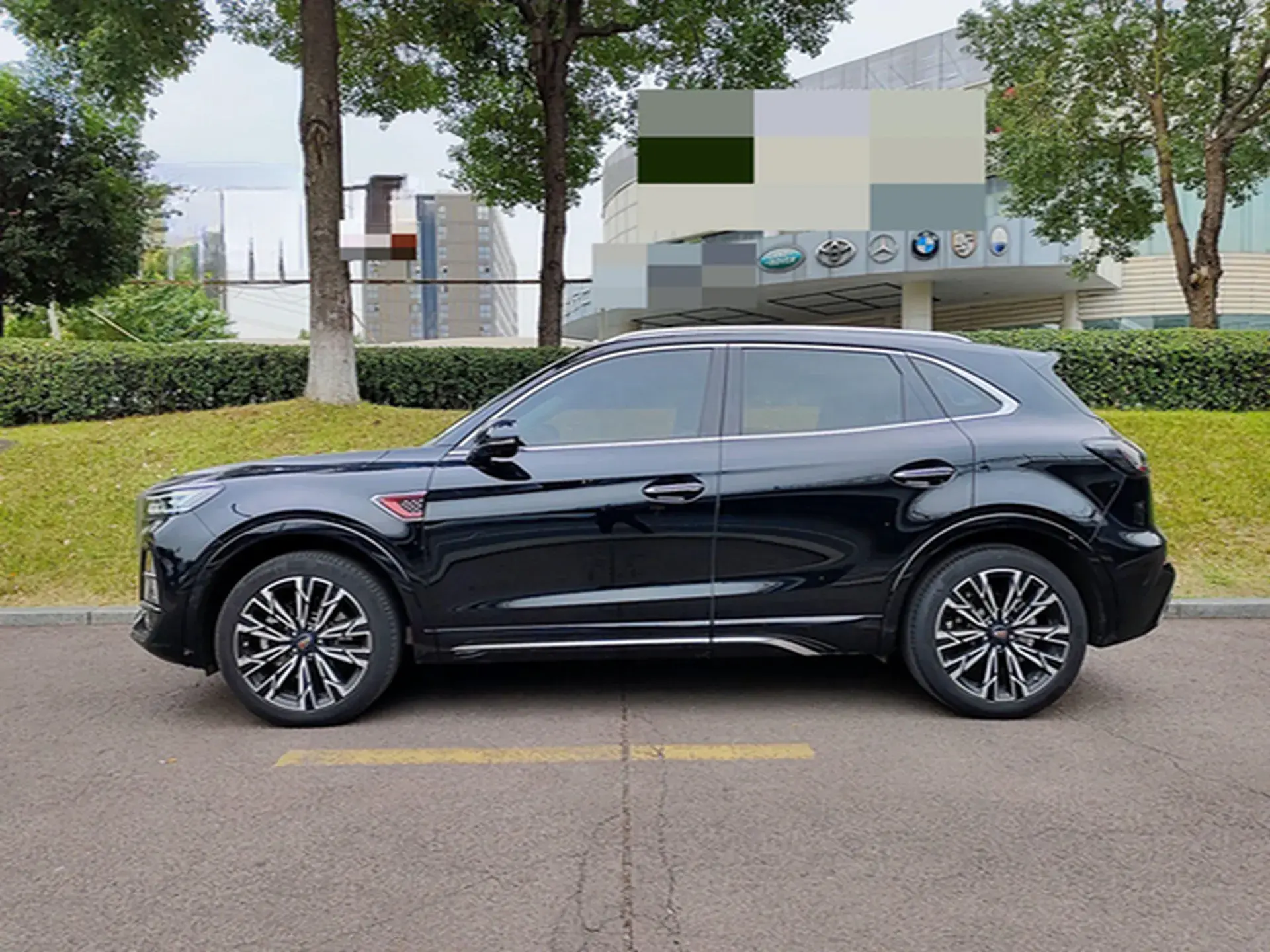 2023 HONGQI HS5 thumbnail 2