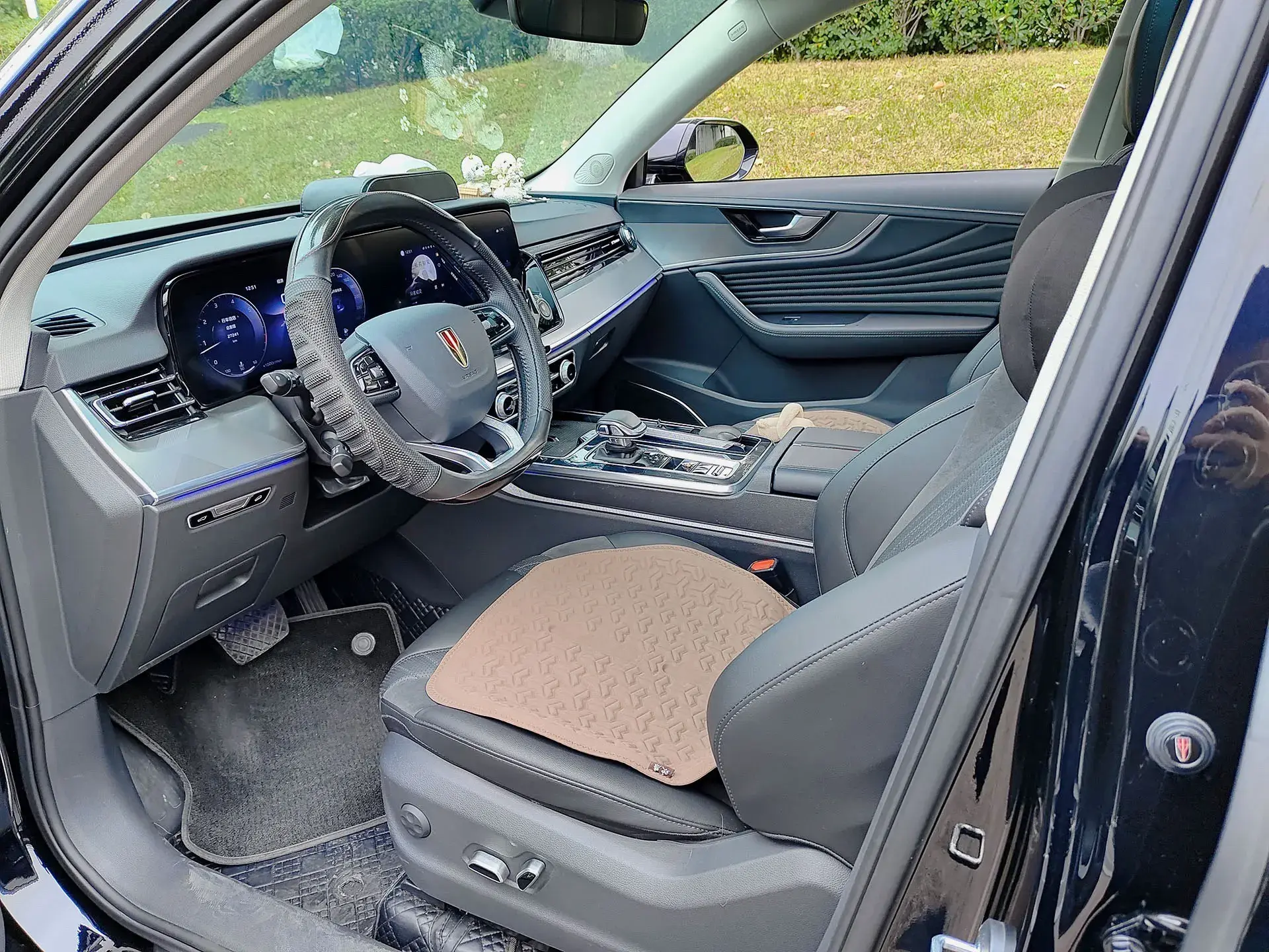 2023 HONGQI HS5 thumbnail 4