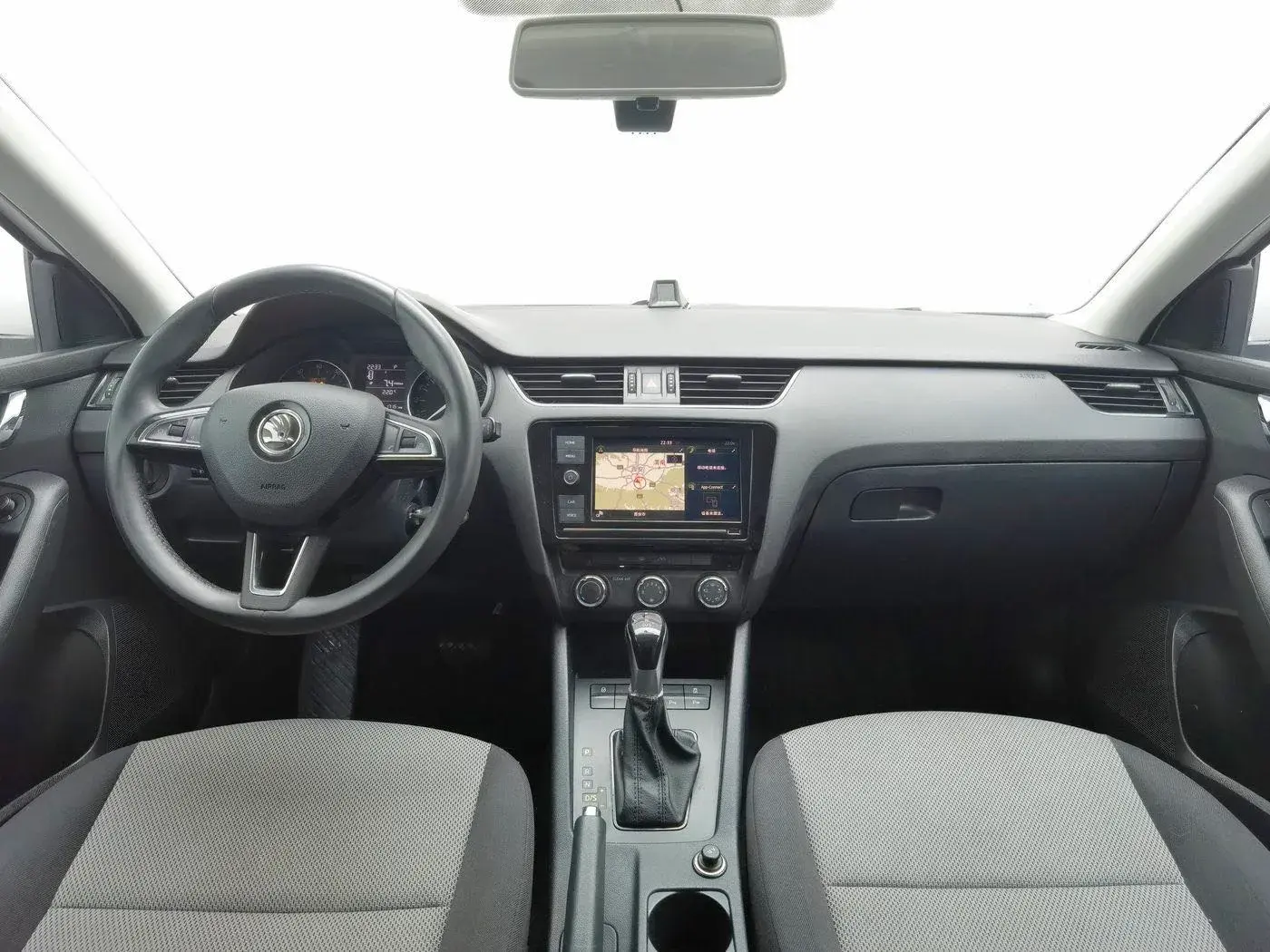 2017 SKODA OCTAVIA thumbnail 4