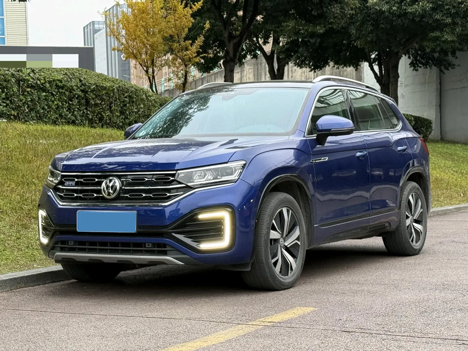 2020 VOLKSWAGEN TAYRON view 1