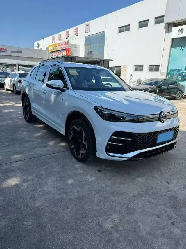 2026 Volkswagen Tiguan L 2.0T 220HP L4 7DCT