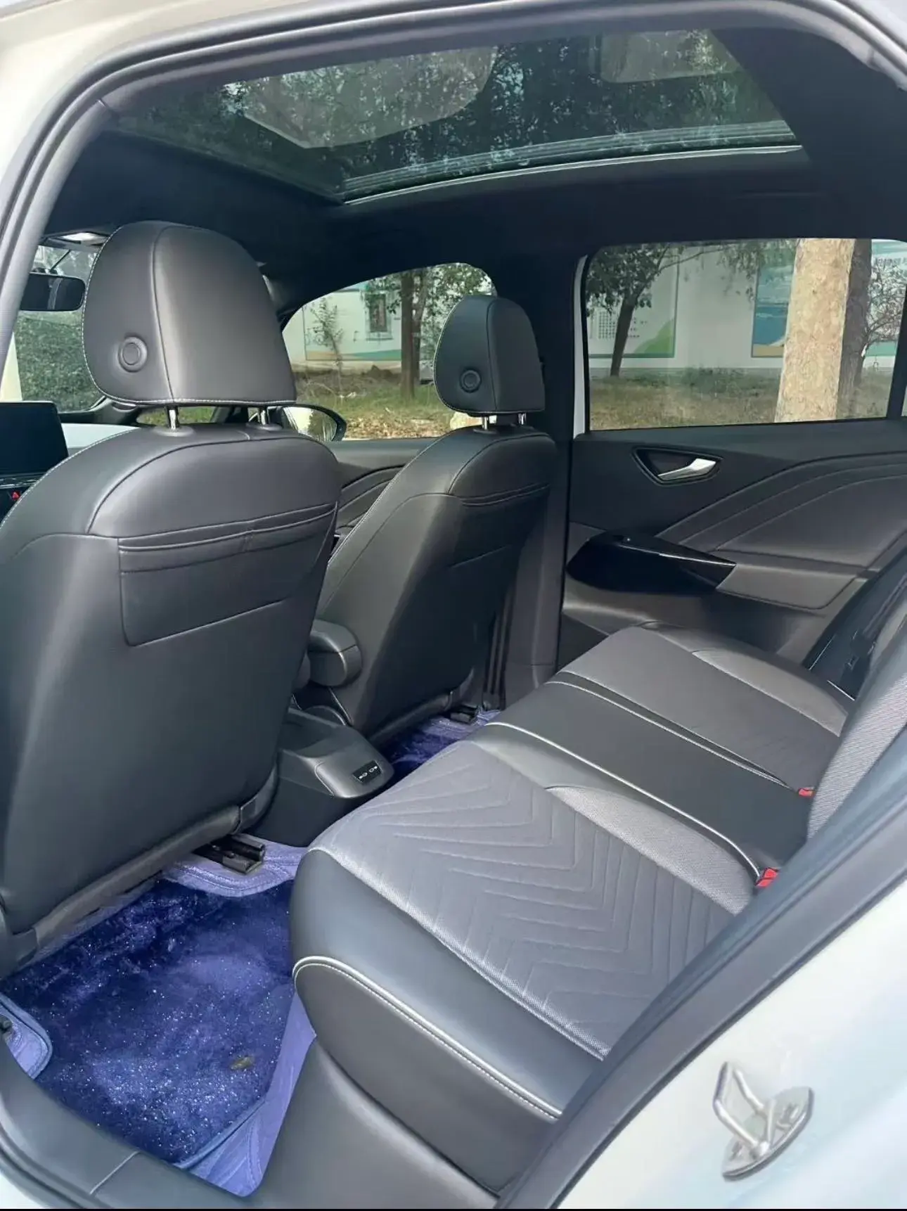 2023 VOLKSWAGEN ID.3 thumbnail 3