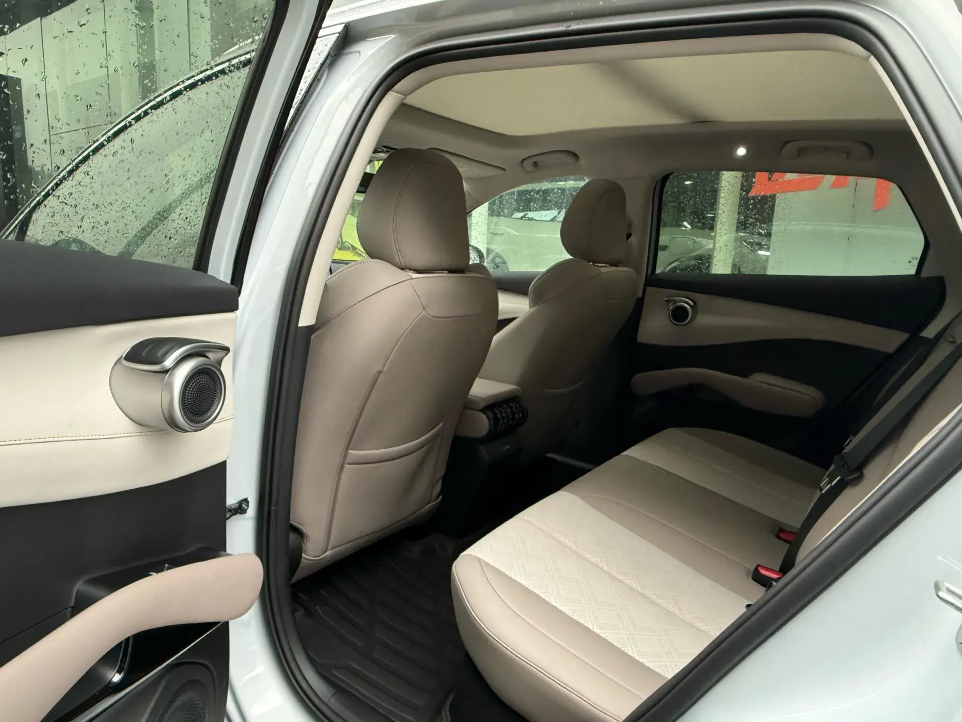 2025 BYD YUAN thumbnail 4