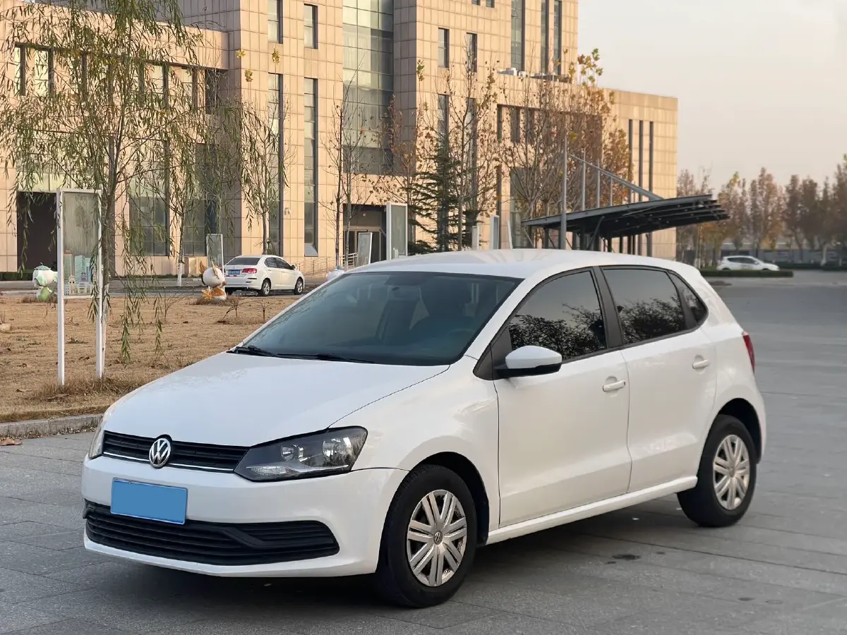 2016 Volkswagen Polo 1.4L 90HP L4 6AT