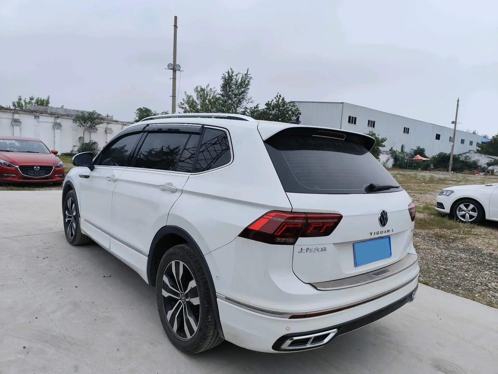 2024 VOLKSWAGEN TIGUAN thumbnail 4