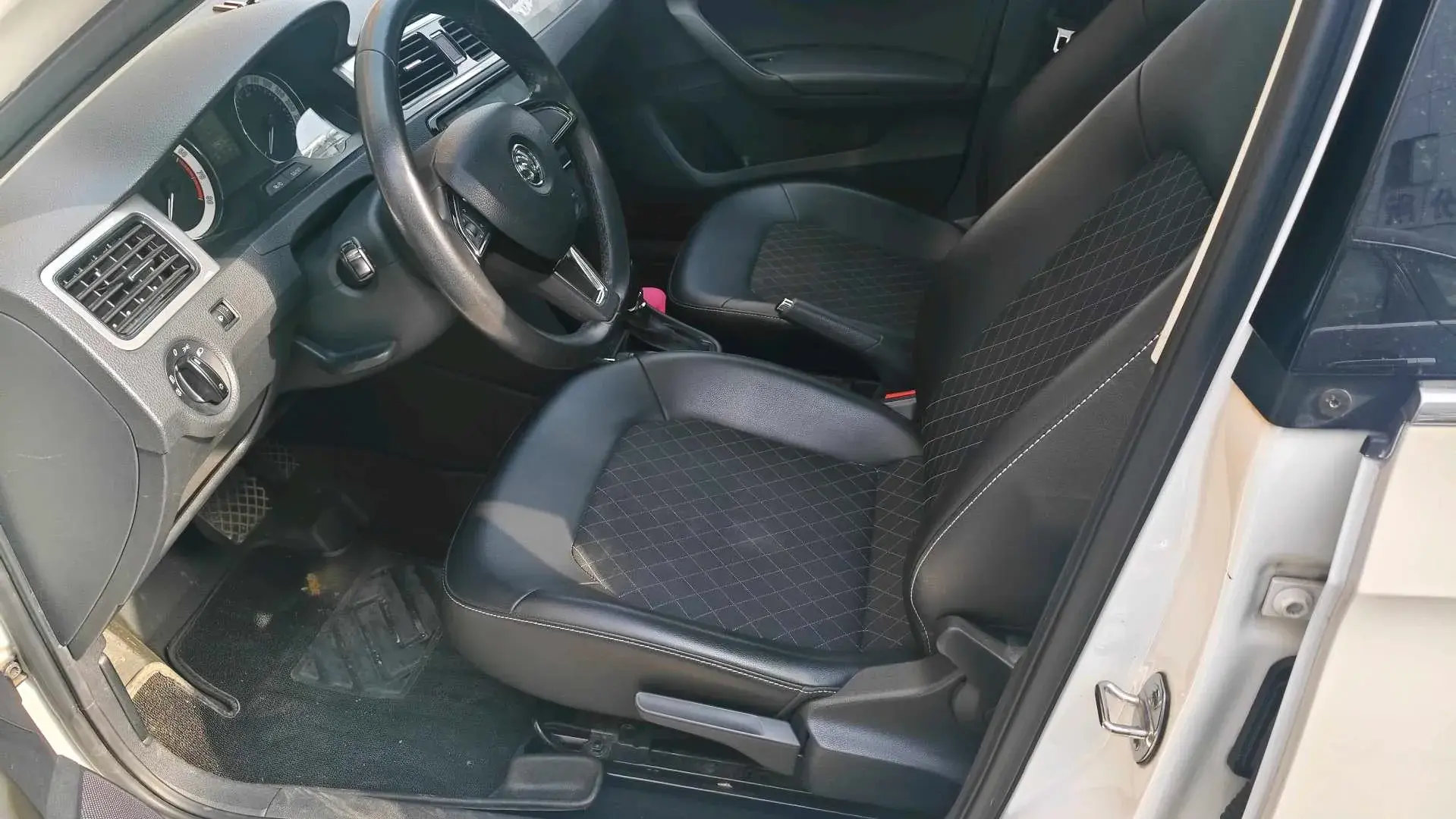 2018 SKODA RAPID thumbnail 2